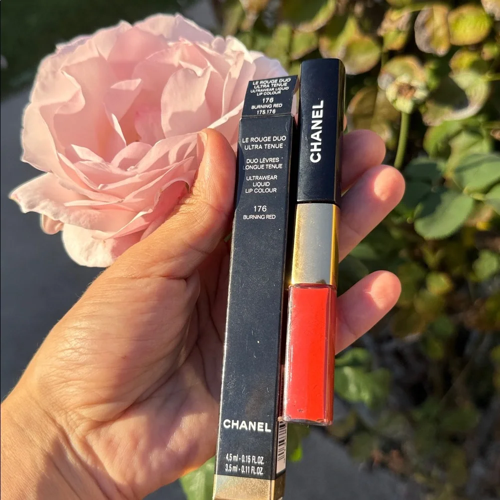 CHANEL 176 Burning Red Le Rouge Duo Ultrawear Liquid Lip Colour New in Box